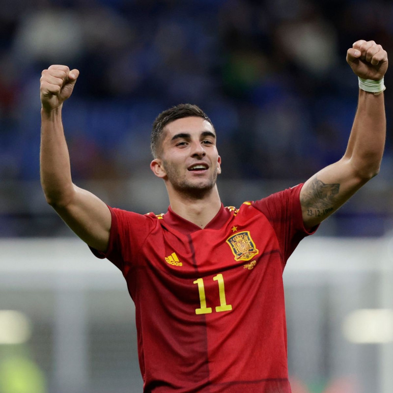 Ferran Torres (29 tháng 2, 2000) là cầu thủ người Tây Ban Nha đang thi đấu cho CLB Barcelona. Anh trở thành cầu thủ trẻ nhất chơi 50 trận tại giải VĐQG (La Liga) cho Valencia vào ngày 23/11. Anh ấy cũng là một cầu thủ thường xuyên của đội tuyển quốc gia của mình và đến Qatar vào năm 2022 dự World Cup dưới sự dẫn dắt của cựu HLV Barcelona, Luis Enrique.