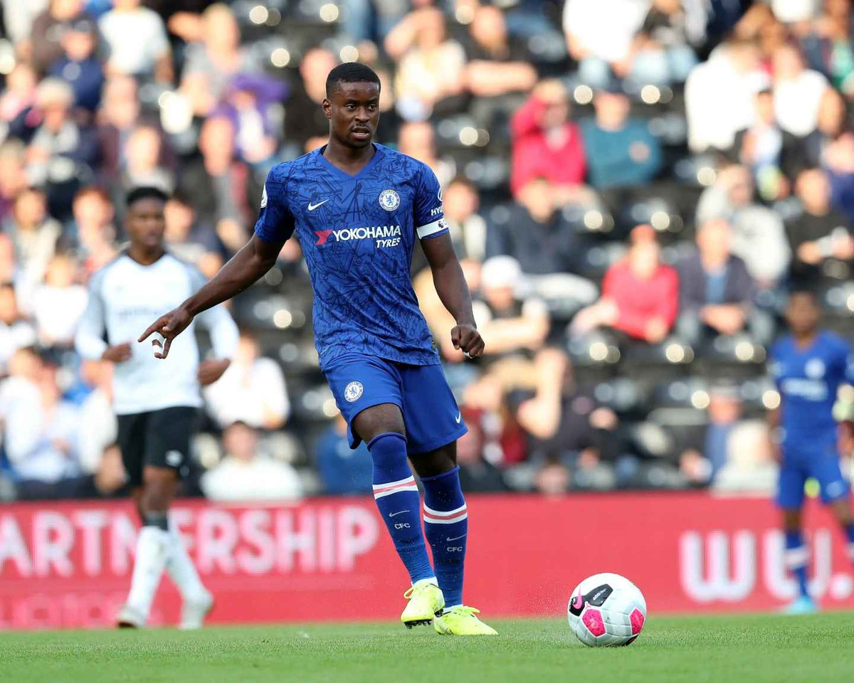 Marc Guehi (13 tháng 7, 2000 - Anh - Chelsea)