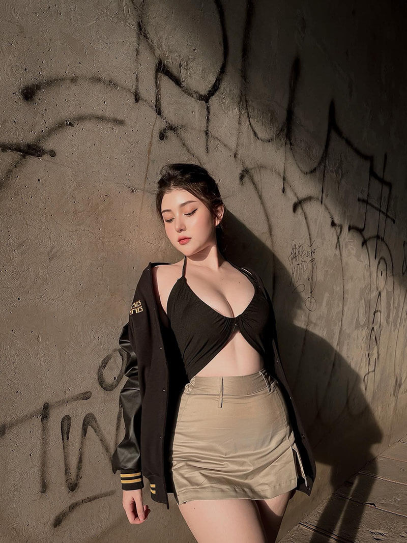 Việc sử dụng hình ảnh mình cho mục đích xấu thật sự rất ảnh hưởng tới cuộc sống và công việc của mình. Nên những ai đã và đang làm thì hãy dừng lại trước khi mọi chuyện xấu đi nhé", gái xinh 2K2 viết thêm.