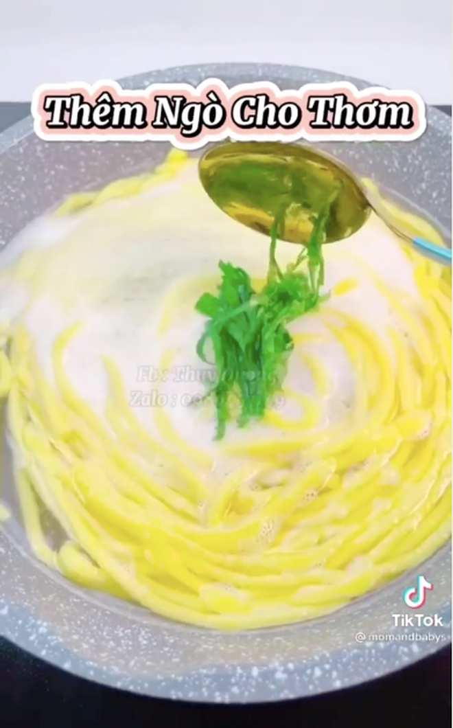 Dưới phần bình luận, cô vợ tiết lộ chồng mình sau khi nhìn thành phẩm do cô làm ra chỉ biết lắc đầu ngao ngán rồi quay lưng bỏ đi.