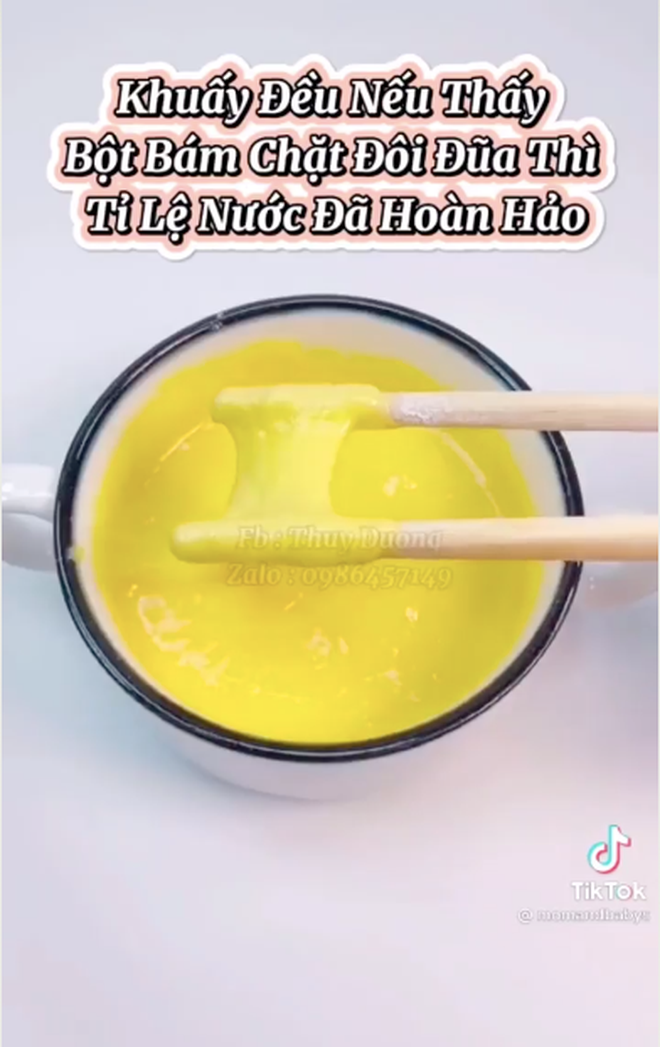 Nhìn đoạn clip thực hiện món mì sợi tại nhà thật là chuẩn chỉ nhưng vốn dĩ lý thuyết và thực tế lúc nào cũng khác xa nhau.