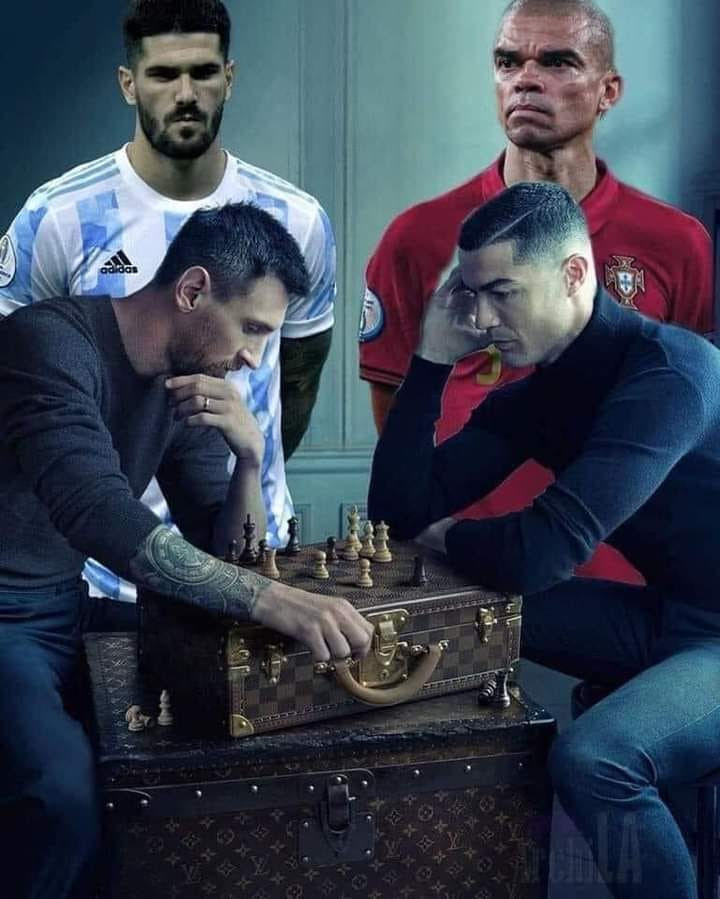 Khi Ronaldo và Messi đang chơi cờ thì 2 "hổ tướng" của Argentina và Bồ Đào Nha có mặt để "yểm trợ".