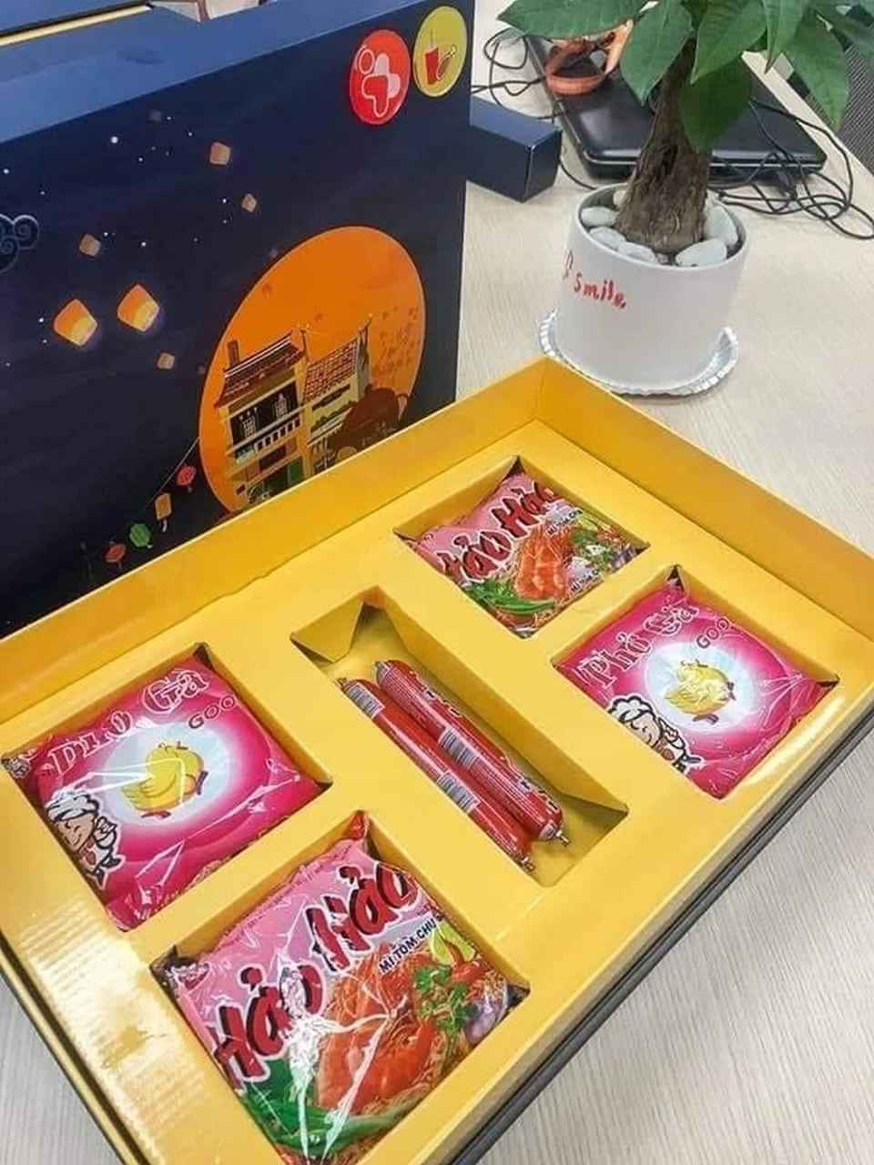 Những hộp bánh trung thu hiếm có khó tìm.