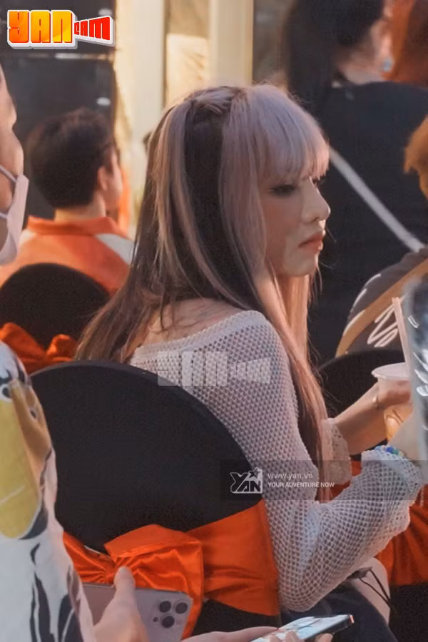 Dù vậy, màn "F5" của mỹ nhân 9x cũng nhận được sự ủng hộ từ công chúng. Ảnh: YAN