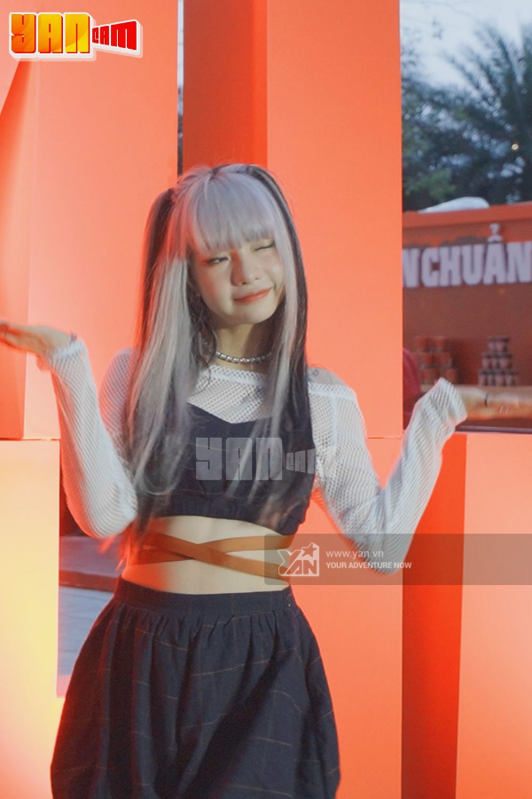 Cụ thể, CiiN (Bùi Thảo Ly) cùng với dàn hot TikToker đình đám vừa có mặt tại một sự kiện ngoài trời. Ảnh: YAN