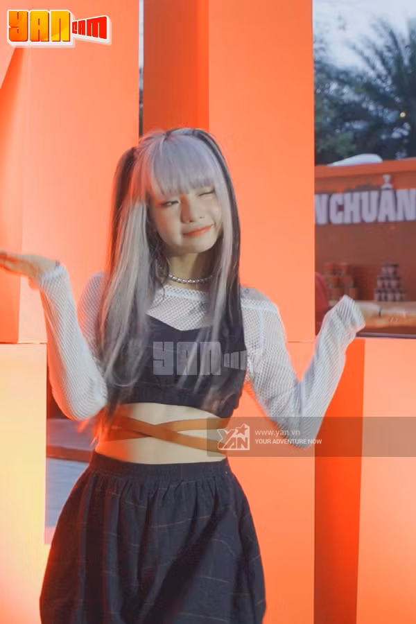 Cụ thể, CiiN (Bùi Thảo Ly) cùng với dàn hot TikToker đình đám vừa có mặt tại một sự kiện ngoài trời. Ảnh: YAN