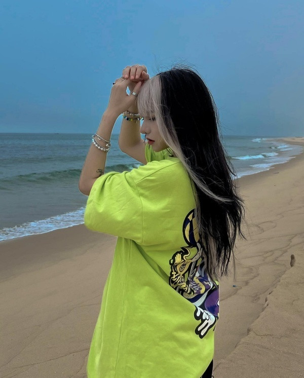 Cách đây không lâu, CiiN cũng khiến dân tình đứng ngồi không yên khi khoe cận cảnh gương mặt sau khi "tân trang" phần mũi qua loạt ảnh chụp bằng camera thường.