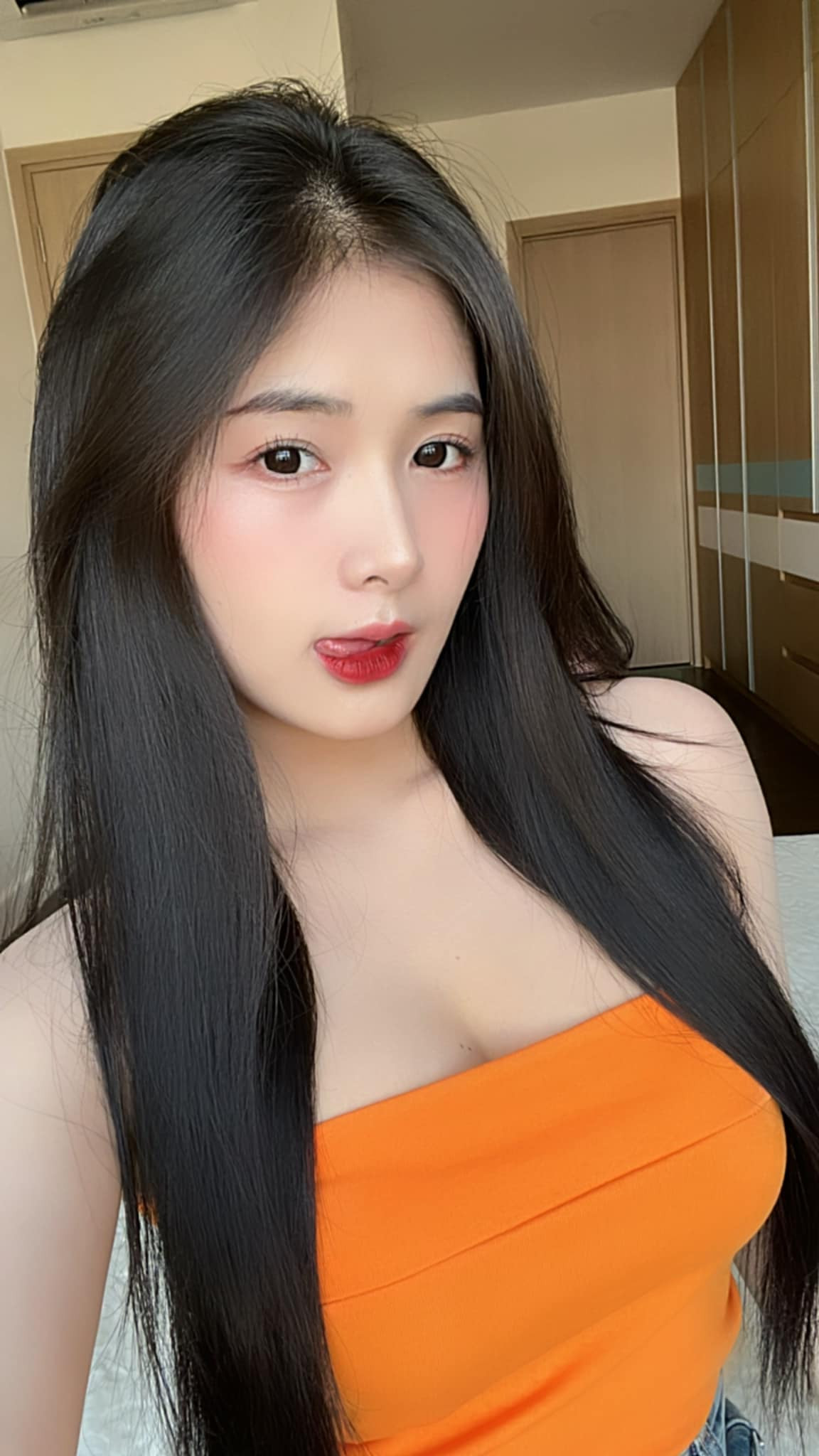 Mới đây trên trang cá nhân của mình, hot girl TikTok Quỳnh Alee với nhan sắc "đỉnh cao" chiếm trọn trái tim fan hâm mộ.