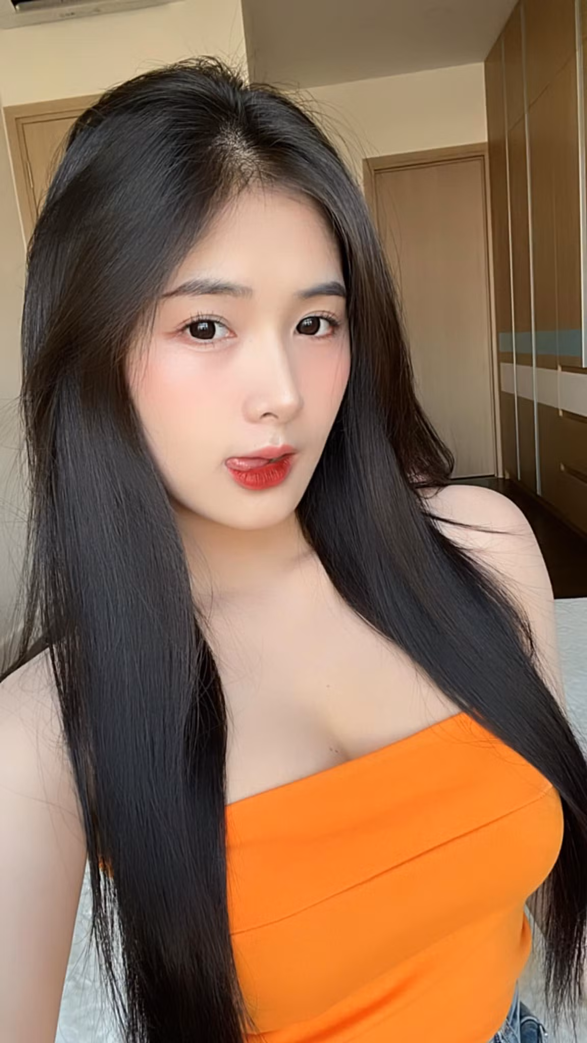 Mới đây trên trang cá nhân của mình, hot girl TikTok Quỳnh Alee với nhan sắc "đỉnh cao" chiếm trọn trái tim fan hâm mộ.
