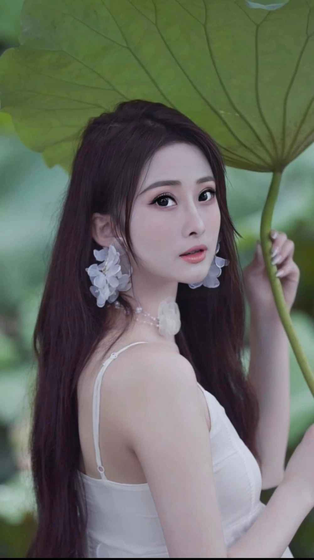 Thay đổi diện mạo, Thanh Loan cũng được bến đỗ hạnh phúc mới. Người chồng hiện tại của Loan tên Trung Lê, hơn cô 12 tuổi, là Việt Kiều Canada.