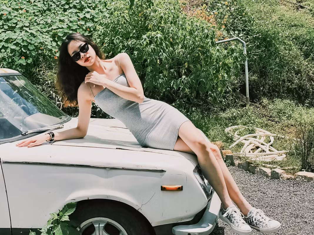 Khánh Linh trải lòng: "Những điều mà chúng ta muốn đạt được nhất định phải do bản thân tạo ra. Theo Linh, phụ nữ ngoài nhan sắc, thì cần phải có sự tự tin và trí tuệ. Linh rất yêu công việc hiện tại và cũng nuôi dưỡng được trở thành giáo viên trong ngành hàng không có thể truyền cảm hứng, hướng dẫn, đào tạo các tiếp viên trẻ".