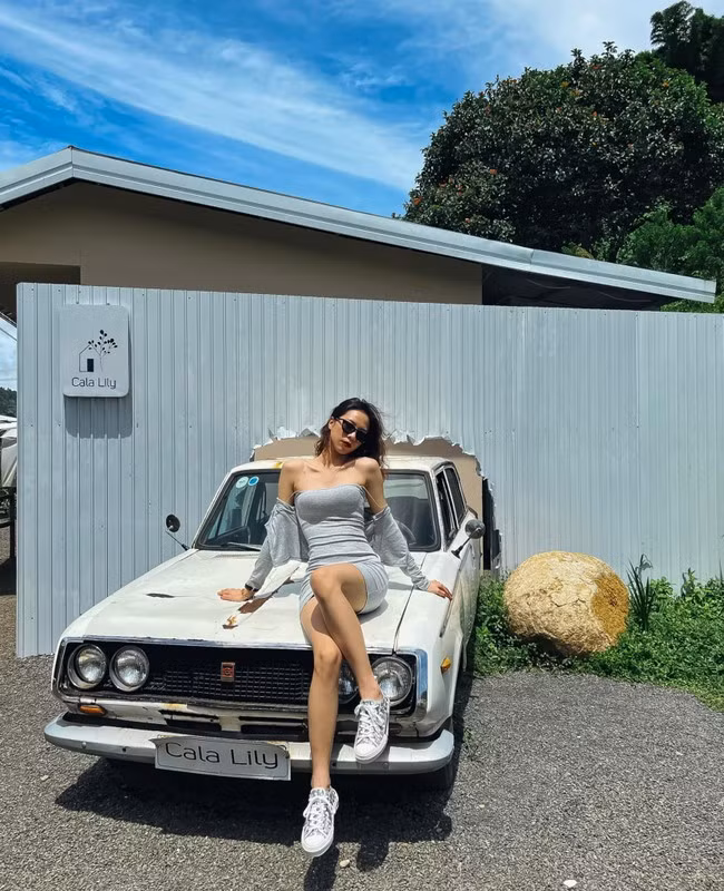 Tuy nhiên với thái độ cầu thị, chăm chỉ trau dồi kỹ năng, ở tuổi 26 Khánh Linh đã có kinh nghiệm làm tiếp viên trưởng của 2 hãng hàng không lớn, đồng thời nhận được sự tin tưởng của các đồng nghiệp.