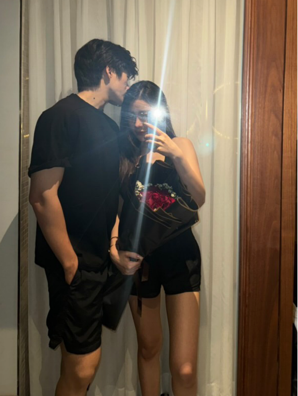 Minh Tân hiện đang là sinh viên năm 6 tại Đại học Y dược TP.HCM, trong khi “chị đẹp” Bowlki lại có công việc và tài chính đã ổn định.