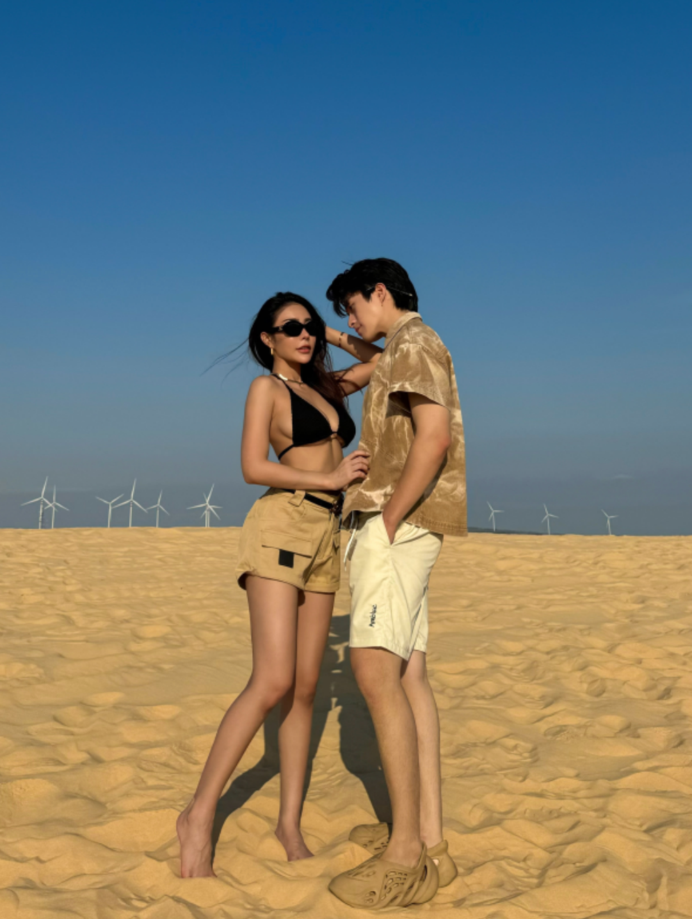 Tốc độ yêu đương của cặp đôi "chị đẹp" và "Hồng Hài Nhi" cũng rất nhanh khi chỉ sau 1,5 tháng nói chuyện và lần gặp gỡ đầu tiên, Minh Tân đã tỏ tình “chị đẹp” của mình.