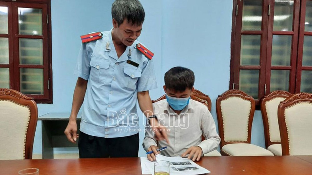 Sự việc nấu cháo gà nguyên lông chưa im, Hưng Vlog lại tiếp tục tạo sóng bằng clip ăn trộm tiền tiết kiệm của em gái và lại tiếp tục bị cơ quan quản lý về văn hóa của tỉnh Bắc Giang phạt 10 triệu đồng và tắt chức năng kiếm tiền từ kênh Youtube.