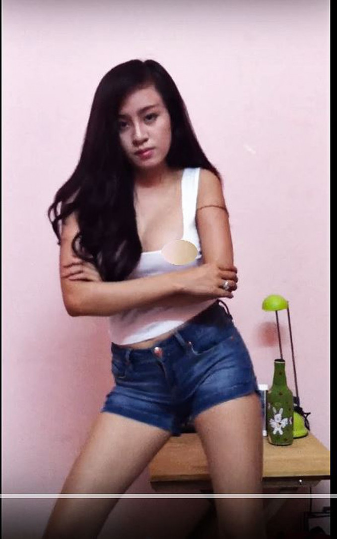 Cách đây 7 năm, bà Tưng (tên thật Lê Thị Huyền Anh) trở thành cái tên nổi tiếng MXH với loạt clip nhảy phản cảm với những động tác bị cho là khá gợi dục.