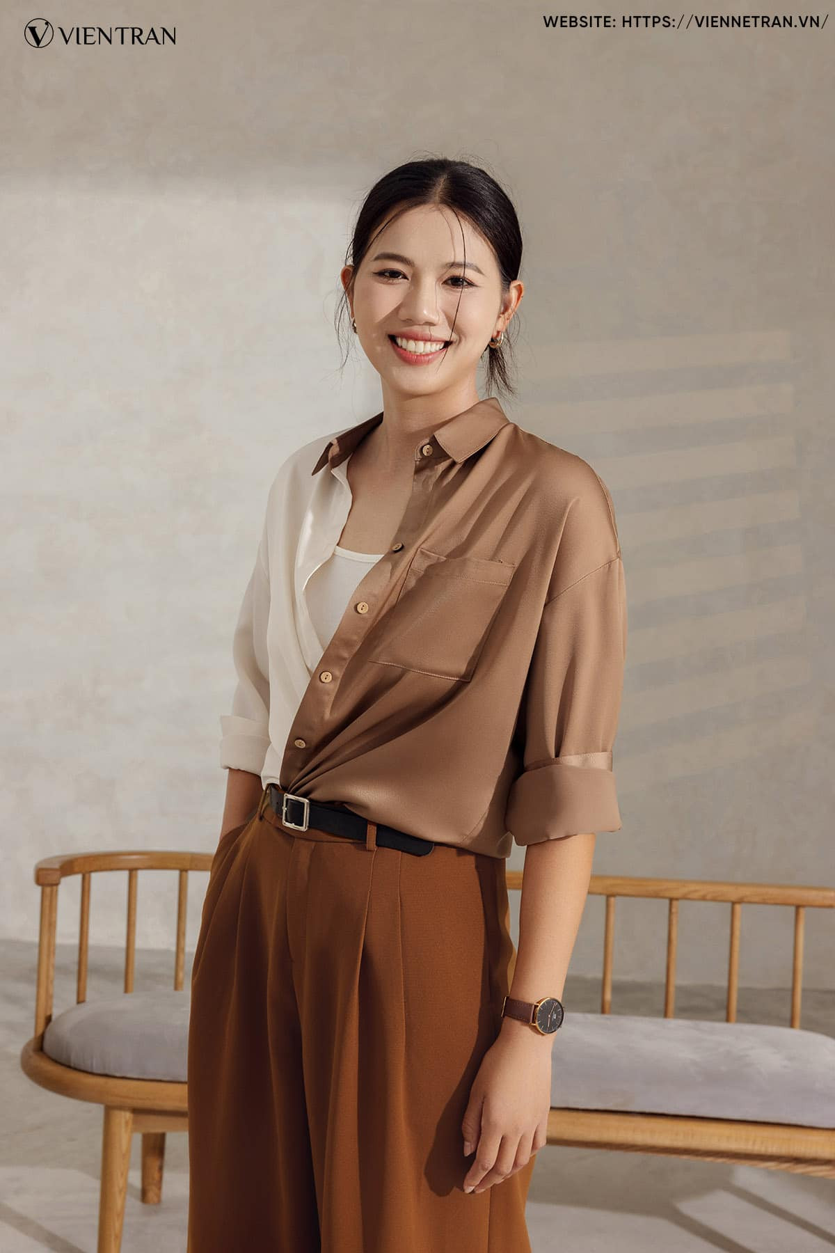 Công việc của Ánh Viên vào buổi chiều là đến hồ bơi làm cô giáo để dạy cho các em nhỏ học bơi.