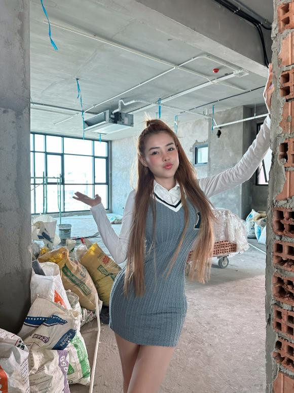 Qua vài góc ảnh có thể cảm nhận được sự hoành tráng từ cơ ngơi này của nữ hot girl.