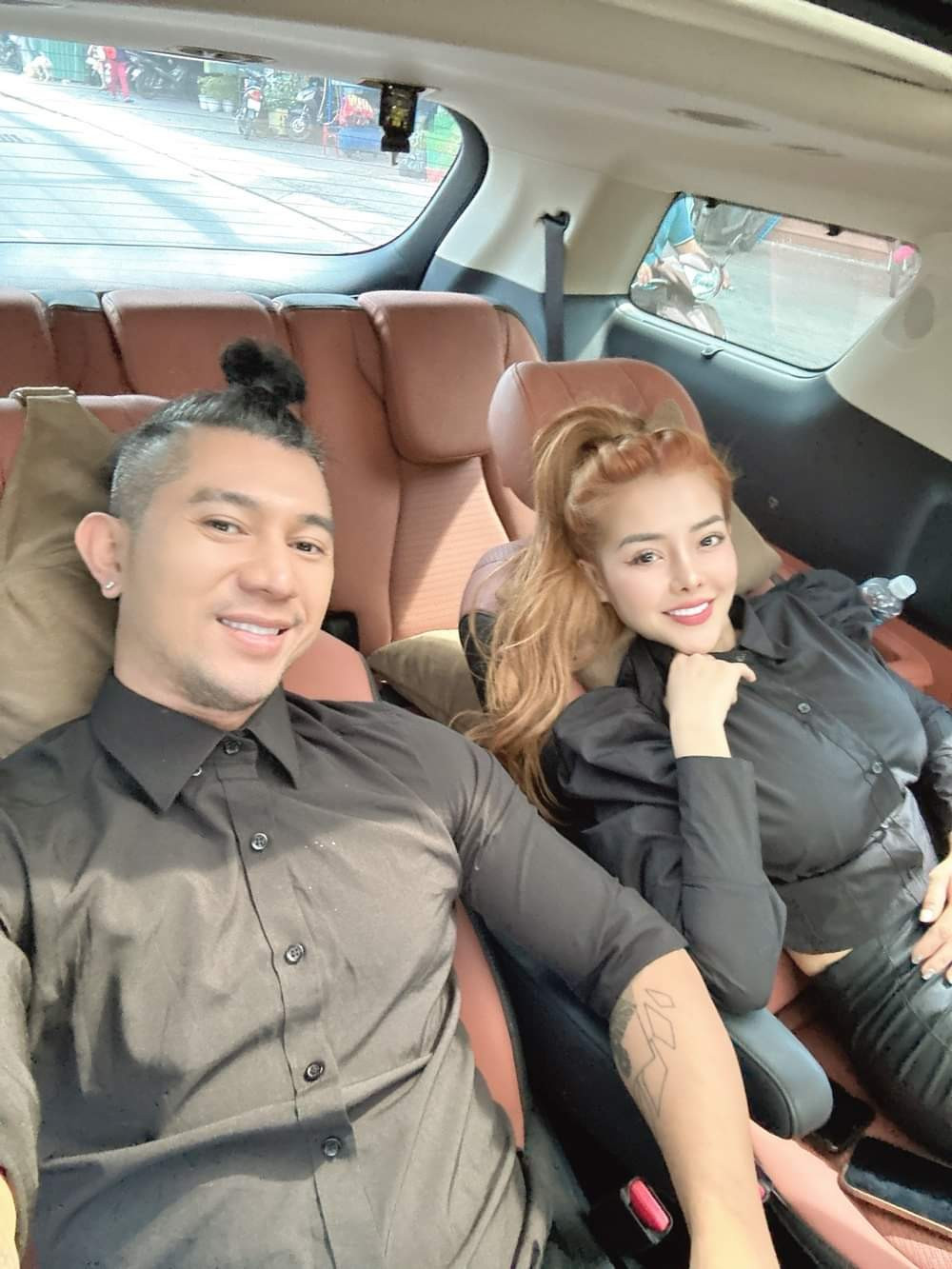 Ngân 98 không chỉ bán hàng online mà còn miệt mài chạy show với vai trò DJ.