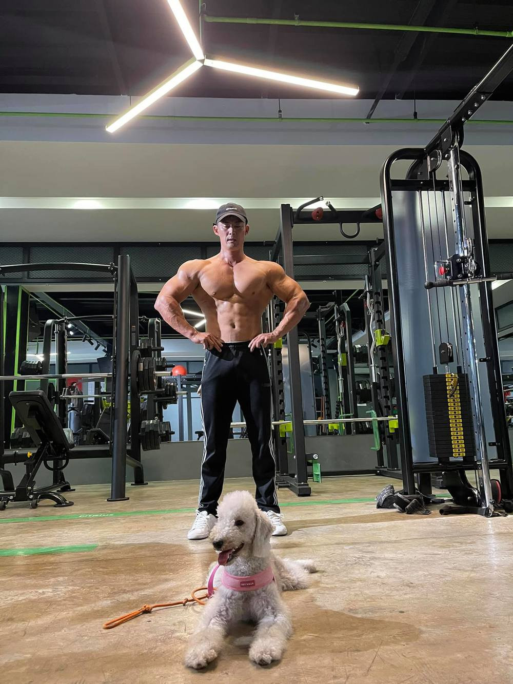 Hiện tại, những hình ảnh trên đang được dân tình chia sẻ “rần rần” khắp mạng xã hội với nhiều bình luận khác nhau.