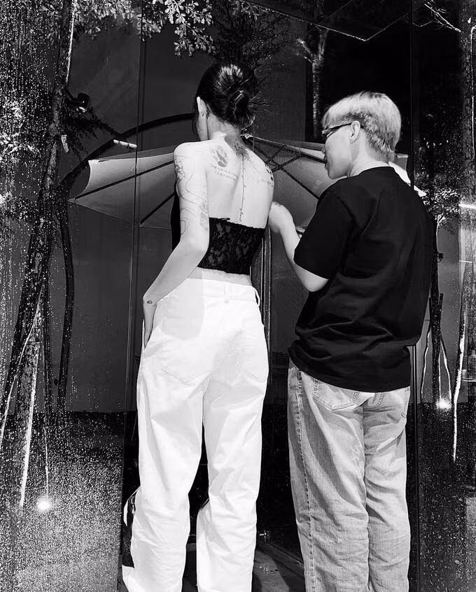 Không chỉ vậy mà hot girl làng streamer còn sở hữu một thân hình cực kì quyến rũ.