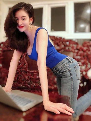 Trước sự móc mỉa của người lạ, bà Tưng đã có lời đáp trả khá nhẹ nhàng, đầy văn hoa.