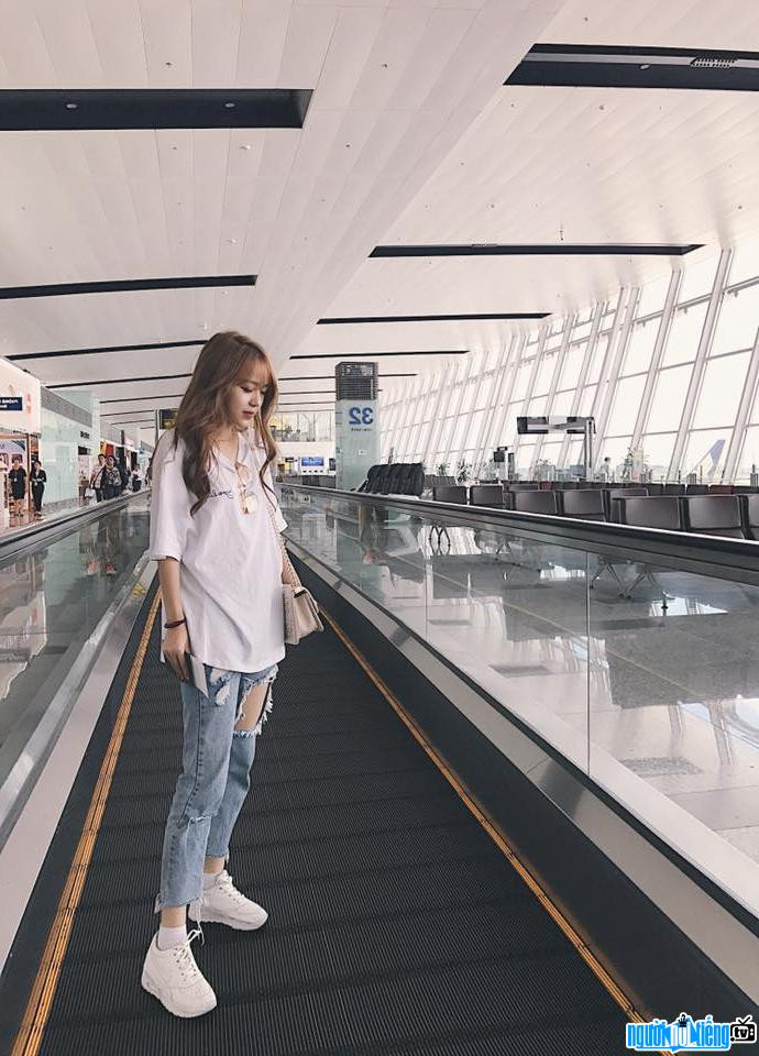 Hình ảnh cô dâu Tú Boo lộng lẫy trong chiếc váy cưới khiến dân tình thả tim rần rần và rất mong chờ một đám cưới lung linh như cổ tích.