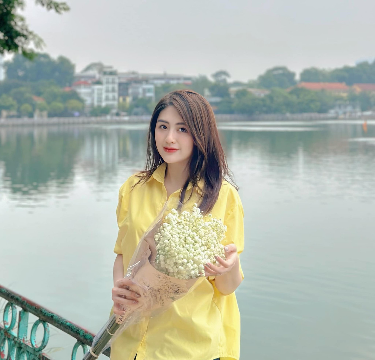 Nu MC the thao VTVcab du 1 con van khoe voc dang nuot na