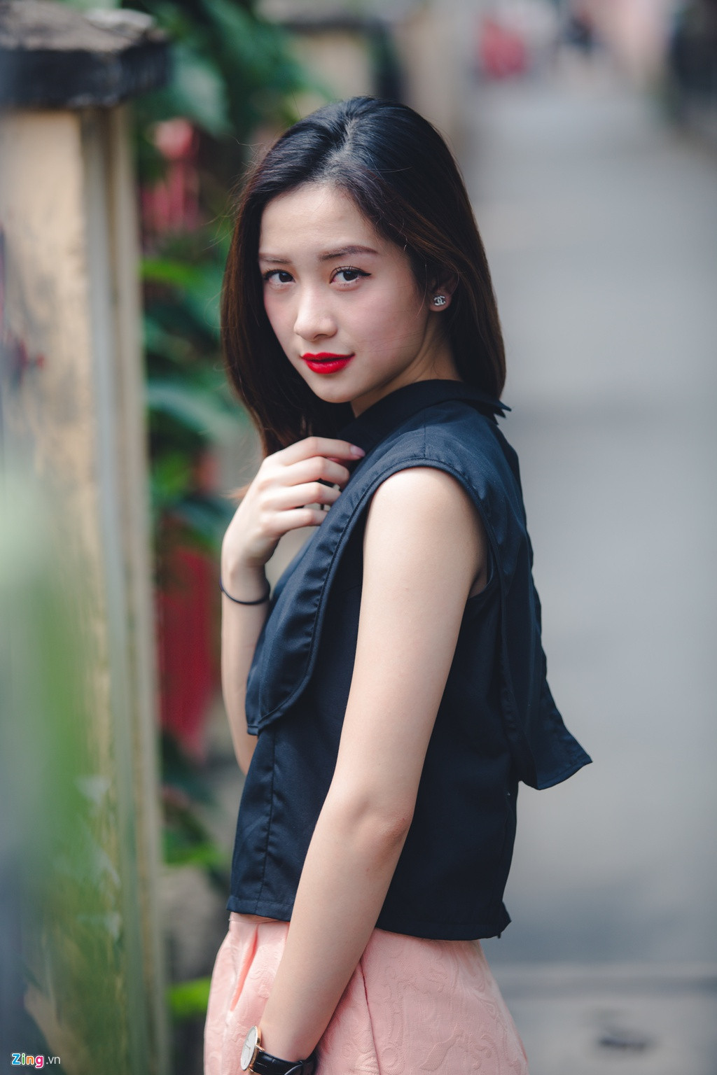 Sau khi có vài lời tò mò về nhan sắc của mình, Jun Vũ cũng lên tiếng giải thích về ngoại hình có phần khác là do tăng cân nhưng một số ý kiến vẫn cho rằng hot girl Việt này đã nhờ "dao kéo" can thiệp để tăng hạng nhan sắc.