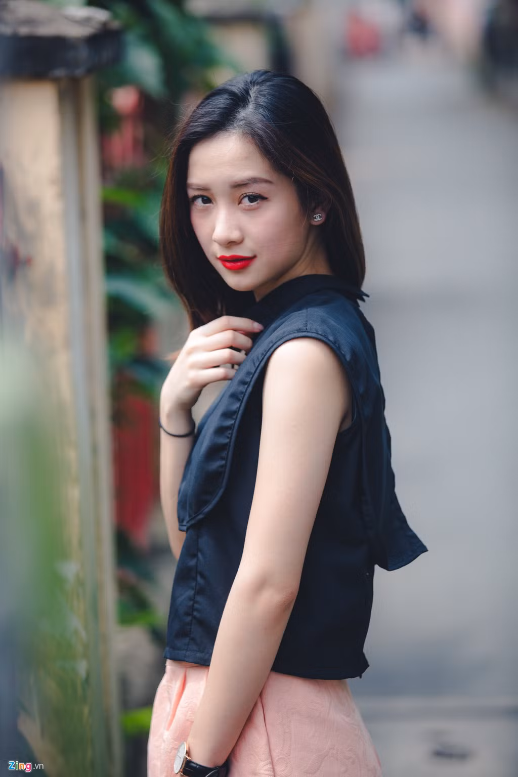 Sau khi có vài lời tò mò về nhan sắc của mình, Jun Vũ cũng lên tiếng giải thích về ngoại hình có phần khác là do tăng cân nhưng một số ý kiến vẫn cho rằng hot girl Việt này đã nhờ "dao kéo" can thiệp để tăng hạng nhan sắc.