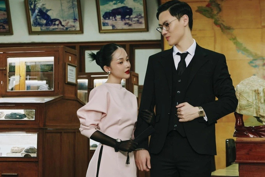 Có vẻ ngoài xinh đẹp và cá tính, Linh Ngọc Đàm từng trải qua nhiều mối quan hệ tình cảm, trong đó đáng chú ý là chuyện tình hơn 1 năm với thiếu gia Duy Nhỏ (Bụt), sau đó là mối tình ngắn với "đại gia tiền ảo" Hoài Nam.