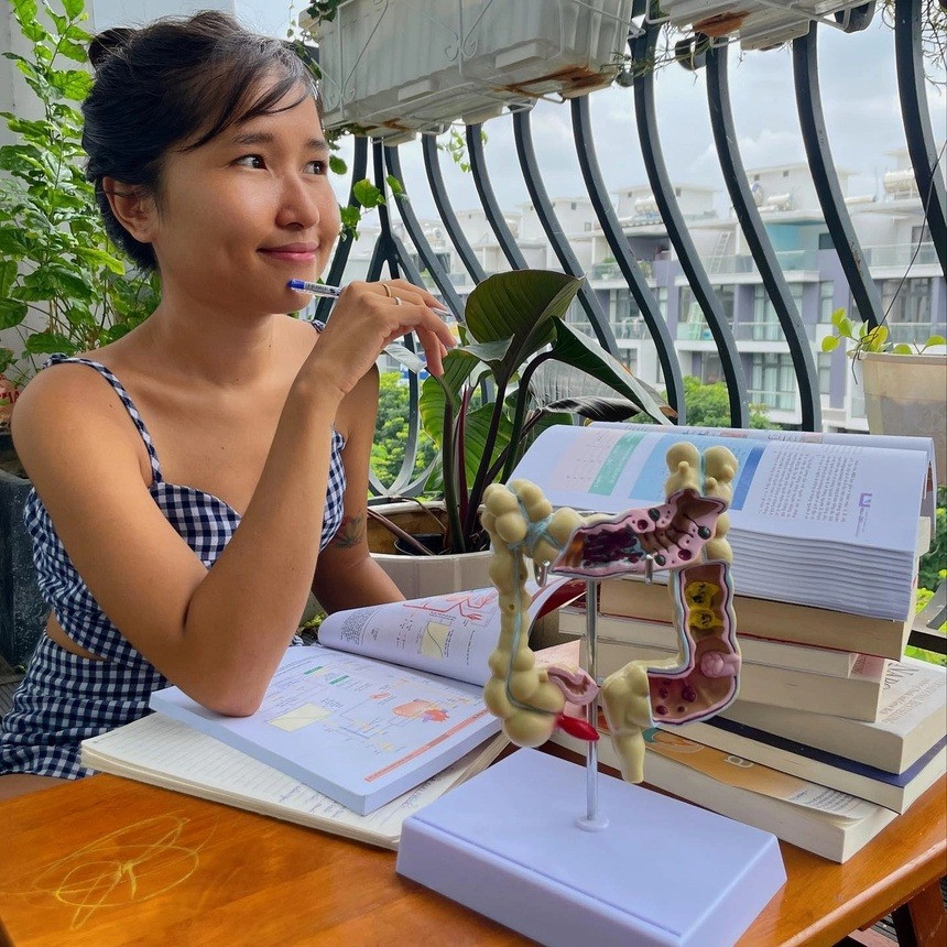 Khi đang có sự nghiệp được chú ý, Uyên Pu bất ngờ lập gia đình ở tuổi 19. Tuy nhiên, cuộc hôn nhân đầu tiên của nữ strreamer tan vỡ chỉ sau vài tháng. Sau đó, cô tập trung lại công việc và từng công khai thu nhập lên đến 20.000 USD/tháng nhờ livestream, kinh doanh.