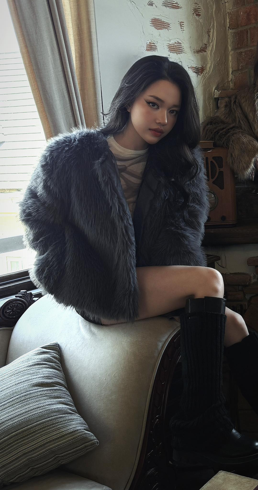 Trước đó, Linh Ngọc Đàm và Max Shu công khai yêu nhau vào cuối năm 2022. Chuyện tình của hai người từ giai đoạn tán tỉnh, yêu xa cho đến đồng hành bên nhau được nhiều người ủng hộ, chúc phúc và ngưỡng mộ.