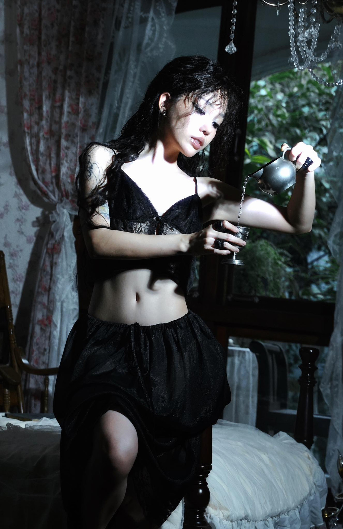 Tháng 11/2024, Linh Ngọc Đàm xác nhận chia tay bạn trai Max Shu (Đài Loan, Trung Quốc) sau 2 năm bên nhau. Lý do cô đưa ra là “tình yêu và ước mơ không thể đi chung đường”.