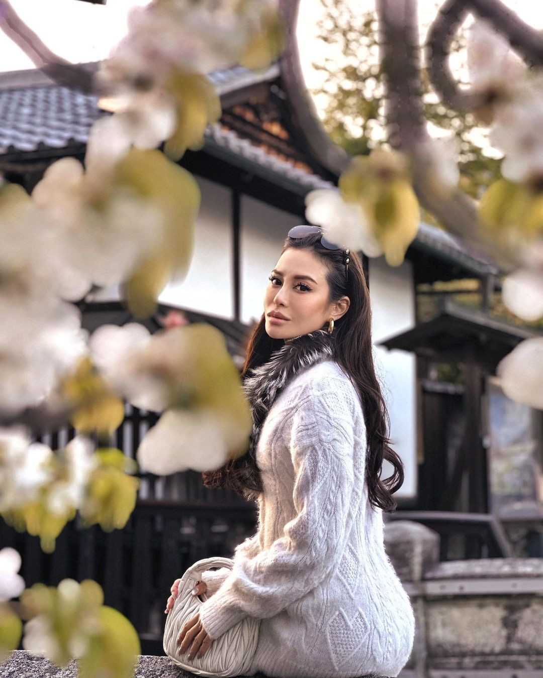 Bên cạnh những bức ảnh khoe cuộc sống sang chảnh của cá nhân, người đẹp Hong Kong thường xuyên chia sẻ những khoảnh khắc hạnh phúc trong cuộc sống gia đình của mình trên mạng xã hộ