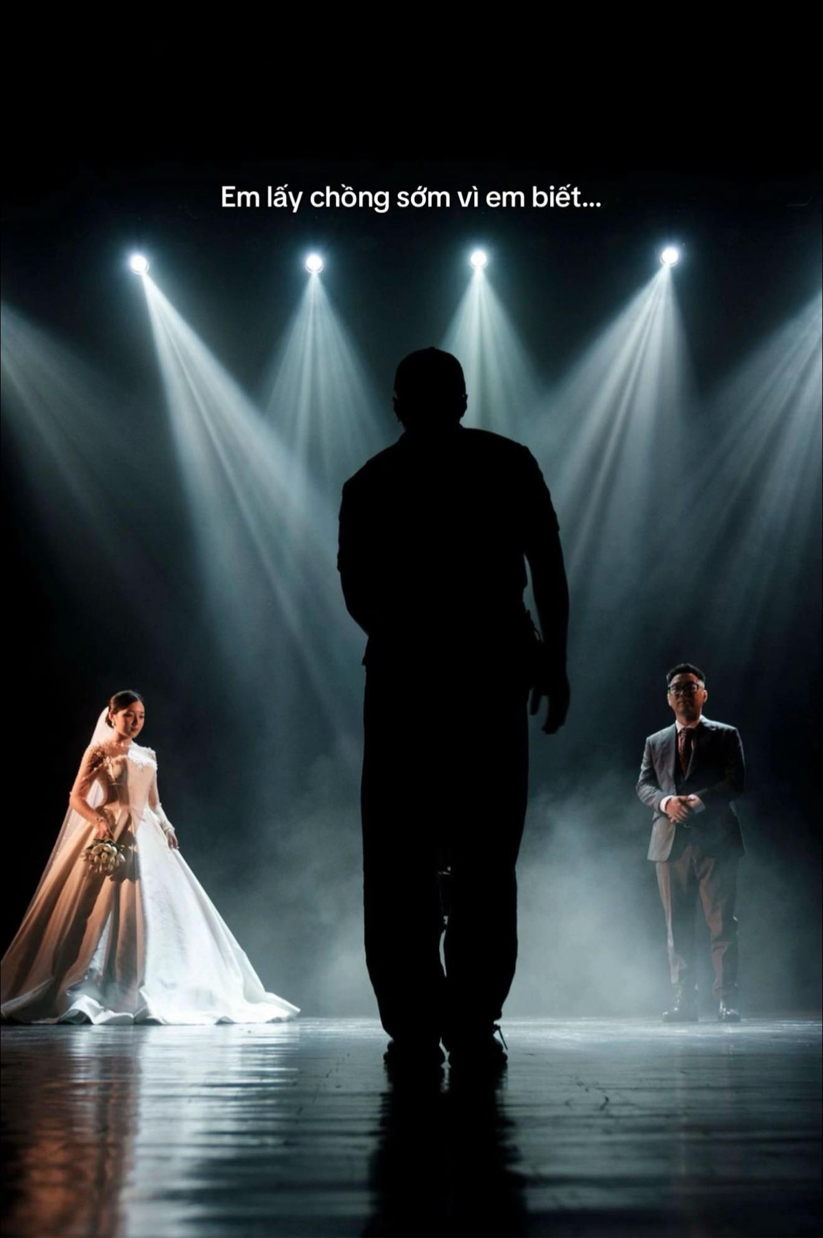 MC Phương Thảo sinh năm 1997, hiện tại đang là MC VTV từng gây ấn tượng khi dẫn một số chương trình như "Chuyện đêm muộn", "Sinh ra từ làng", "khoảnh khắc yêu thương", "VTV kết nối". Hiện tại, cô đang dẫn chương trình về eSports (thể thao điện tử).