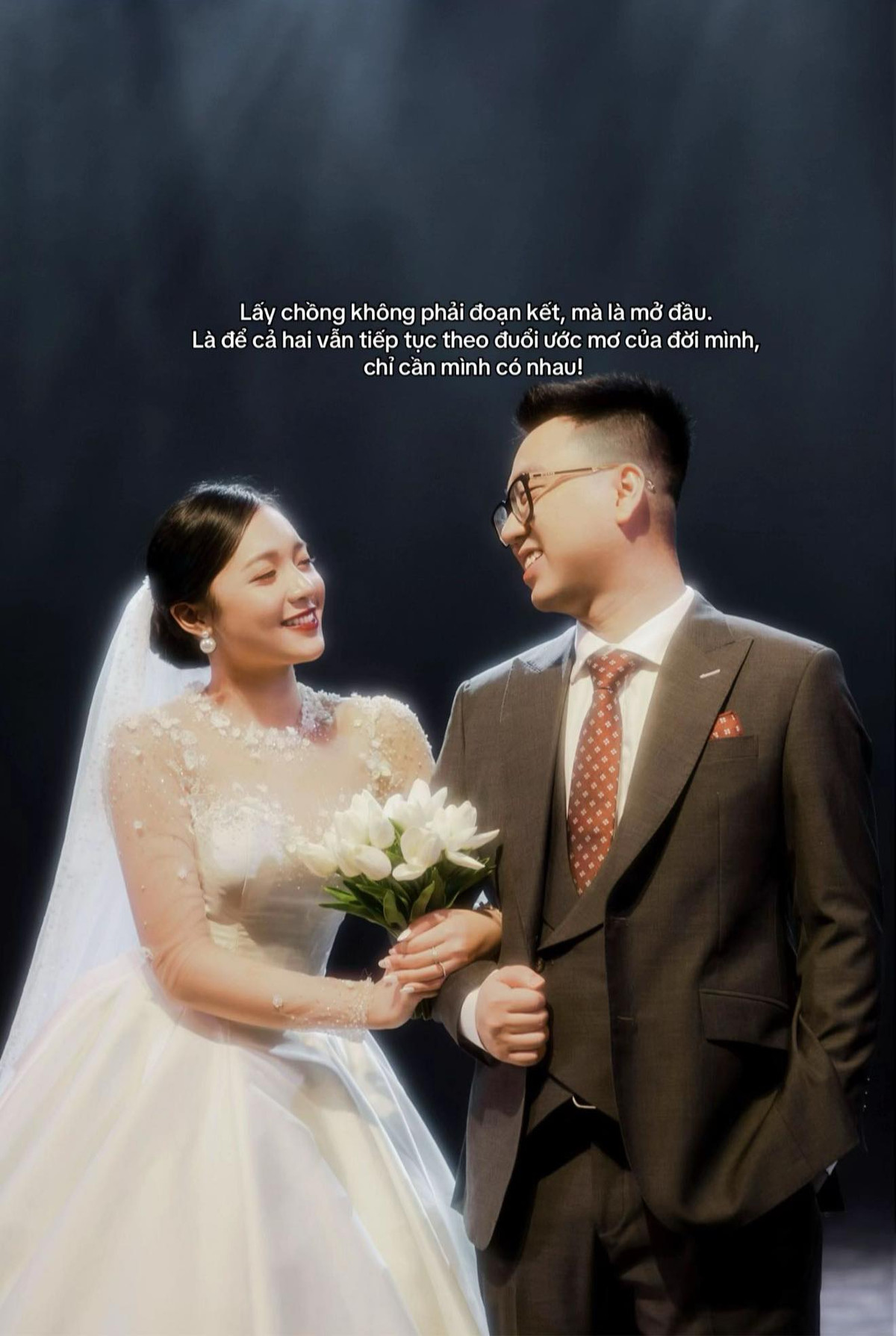 Chỉ cao 1m50, Phương Thảo thường được gắn với biệt danh "nấm lùn", "MC thấp nhất VTV" khiến cô gặp không ít trở ngại khi theo đuổi công việc dẫn chương trình, đòi hỏi về ngoại hình.