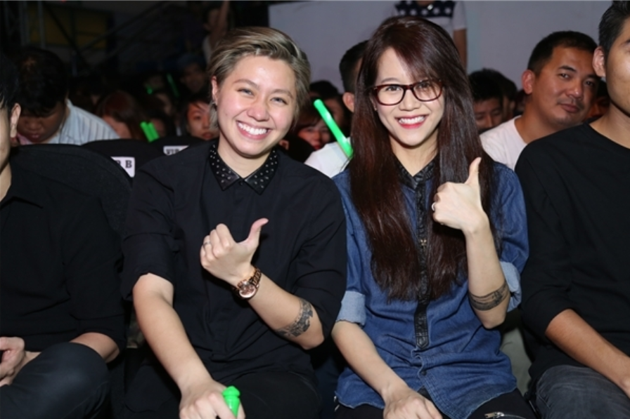 Thậm chí cả An Nguy và Alex còn theo dõi rồi bỏ theo dõi nhau trên mạng xã hội.