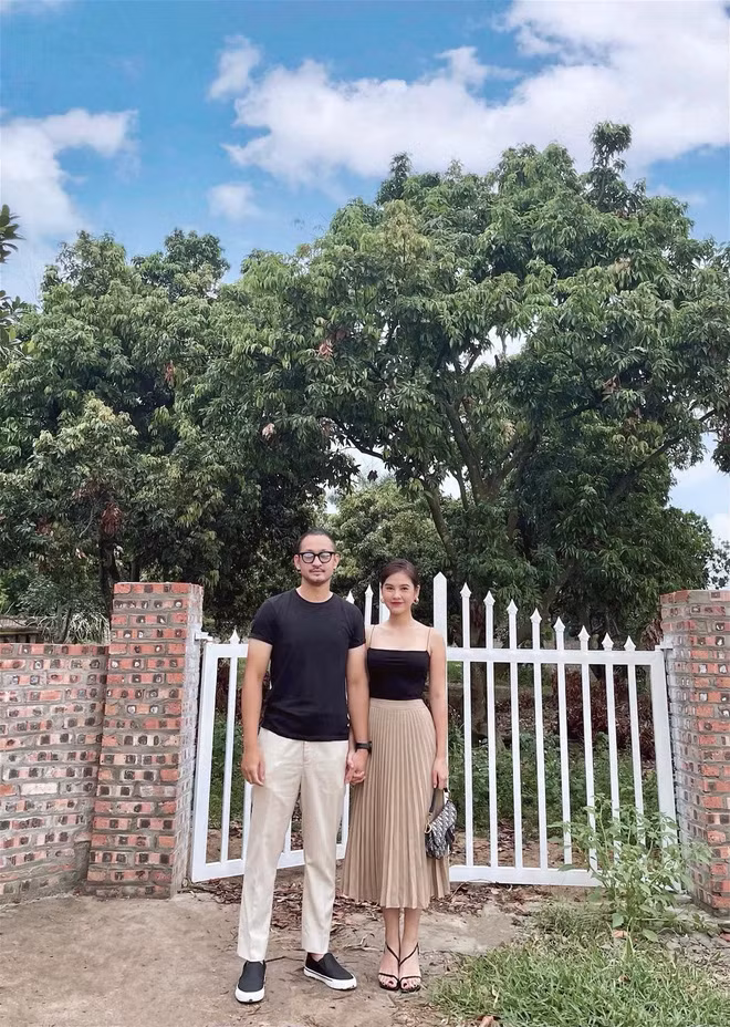 Nhờ công việc là biên tập viên thể thao, Thu Hoài cũng quen thân với nhiều cầu thủ U23 như Đoàn Văn Hậu, Nguyễn Trọng Đại...