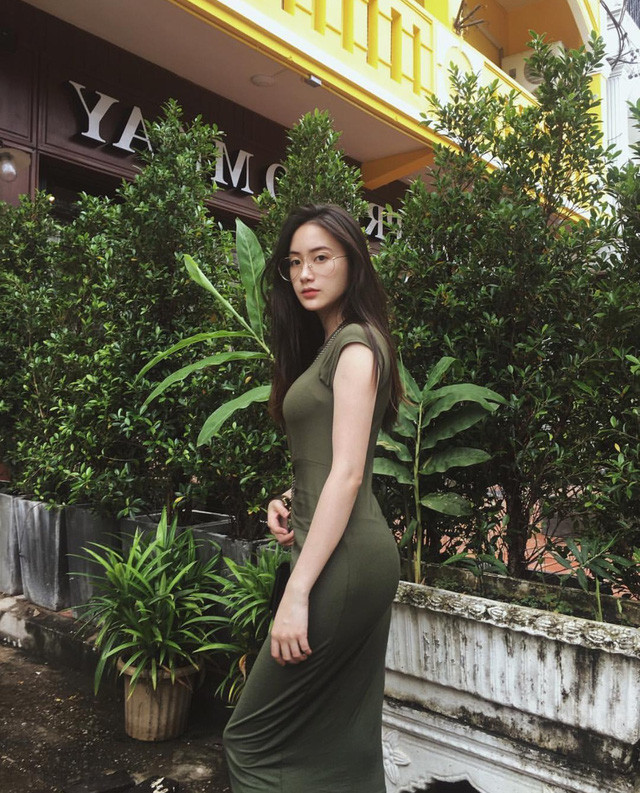 Sở hữu thân hình khá lý tưởng với vòng eo con kiến và làn da trắng sứ, Phoiphailin Sivilay khiến không ít chàng trai phải mê mẩn.