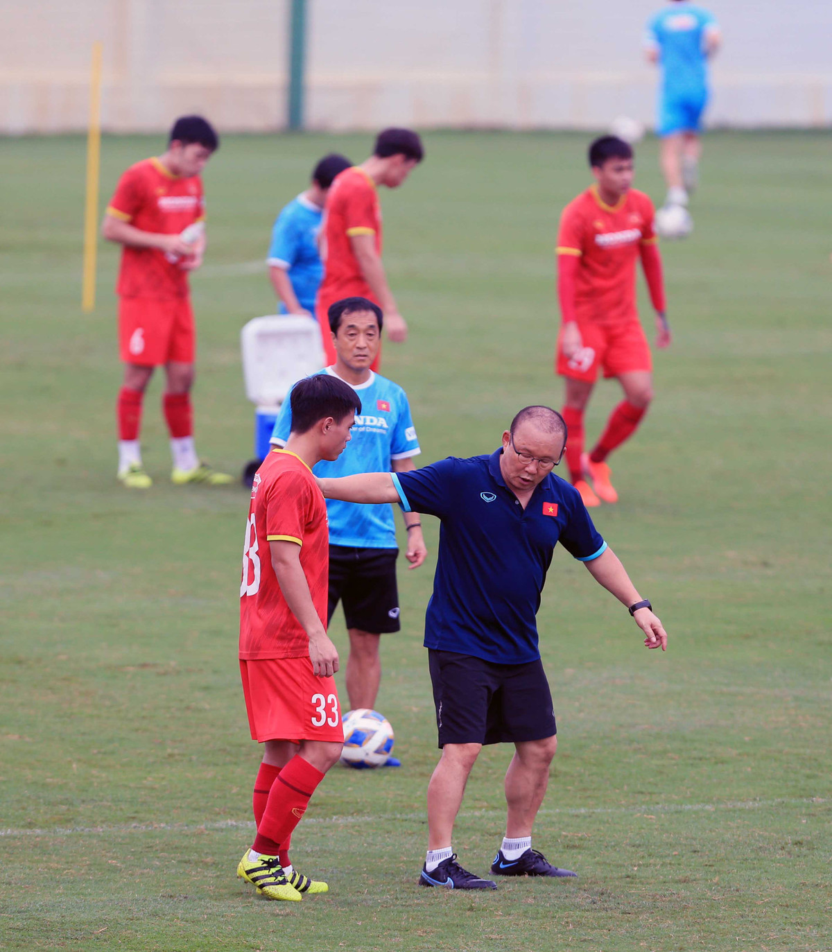 Truoc ngay sang A Rap Xe-ut, nhan su doi tuyen Viet Nam the nao?-Hinh-3