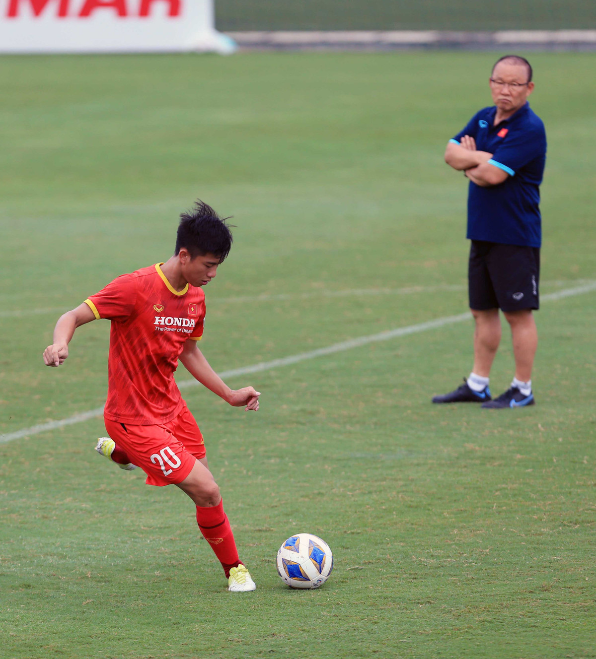 Truoc ngay sang A Rap Xe-ut, nhan su doi tuyen Viet Nam the nao?