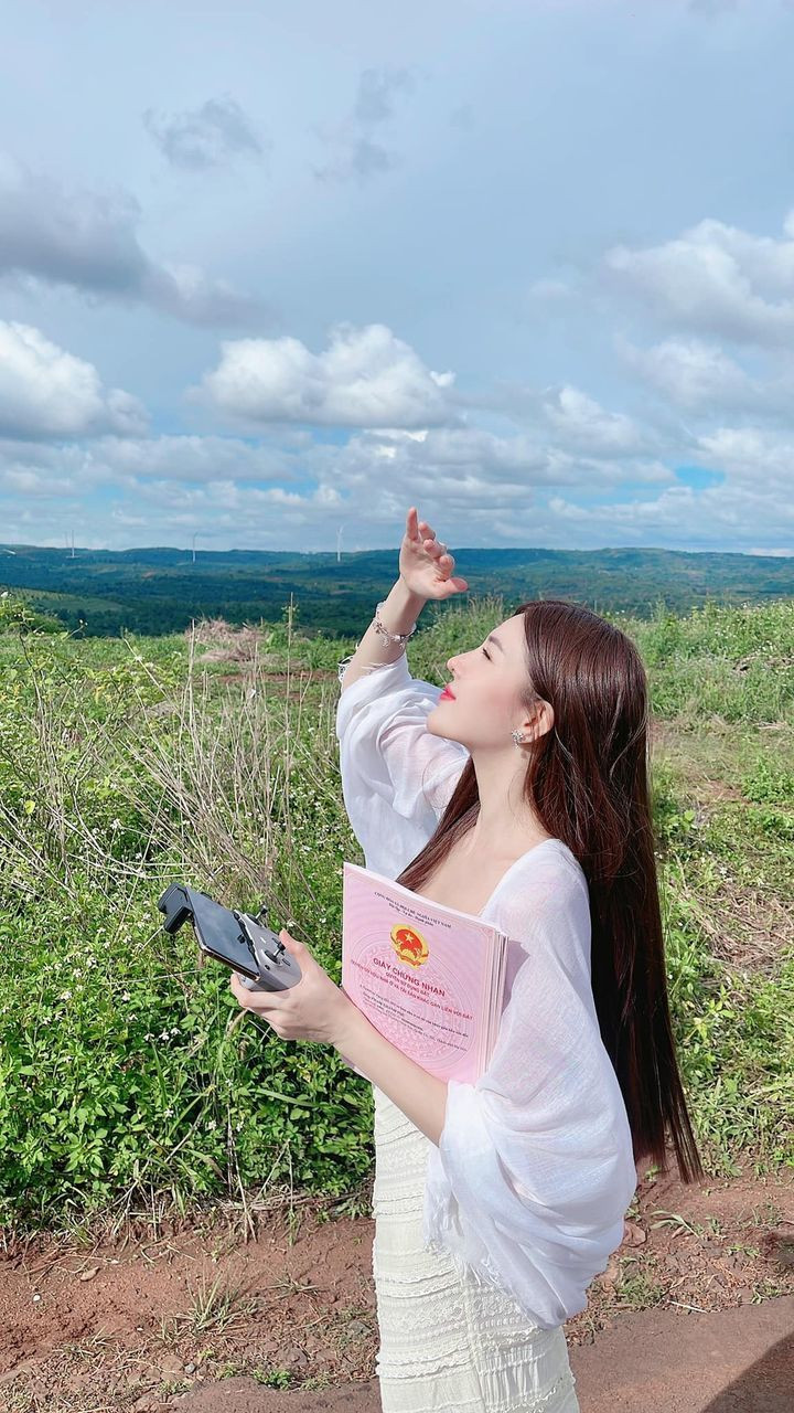 Người đẹp hiện tại tập trung kinh doanh và hạn chế tham gia các hoạt động nghệ thuật. (Ảnh: FB Lilly Luta)