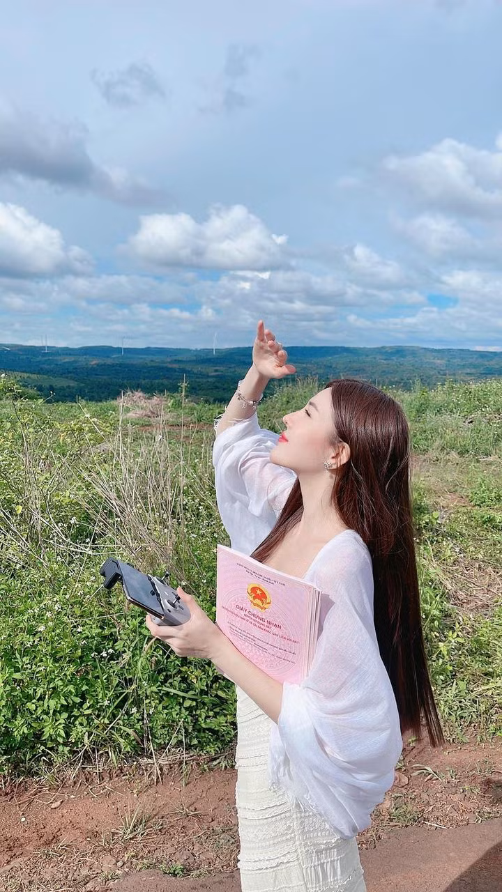 Người đẹp hiện tại tập trung kinh doanh và hạn chế tham gia các hoạt động nghệ thuật. (Ảnh: FB Lilly Luta)