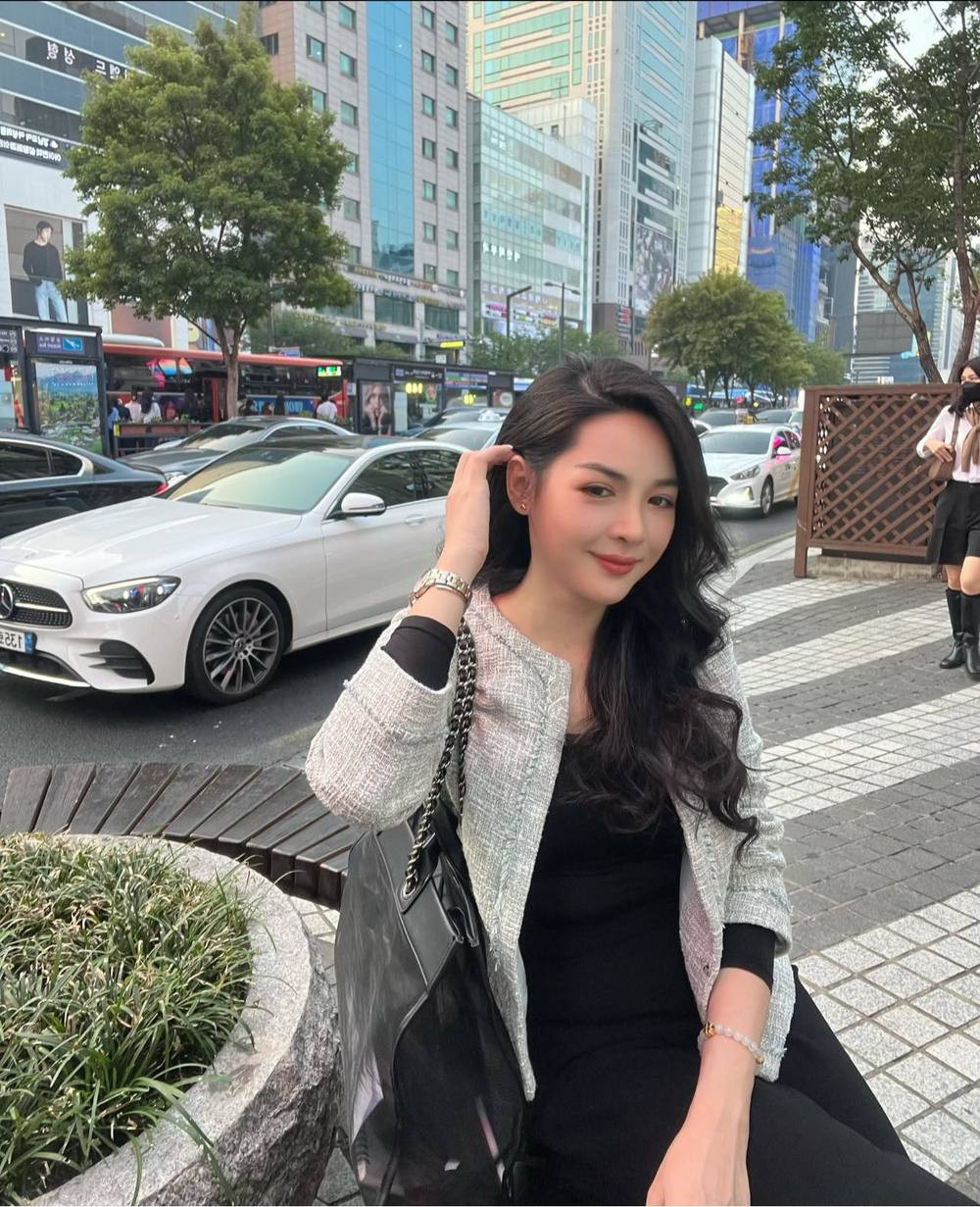 Vũ Thanh Quỳnh cũng là người đẹp có màn thay đổi khó tin sau "dao kéo". Từng bị chê bai ngoại hình kém lung linh, mỹ nhân Nam Định đã đổi đời thành công nhờ chương trình thẩm mỹ của Hàn Quốc.