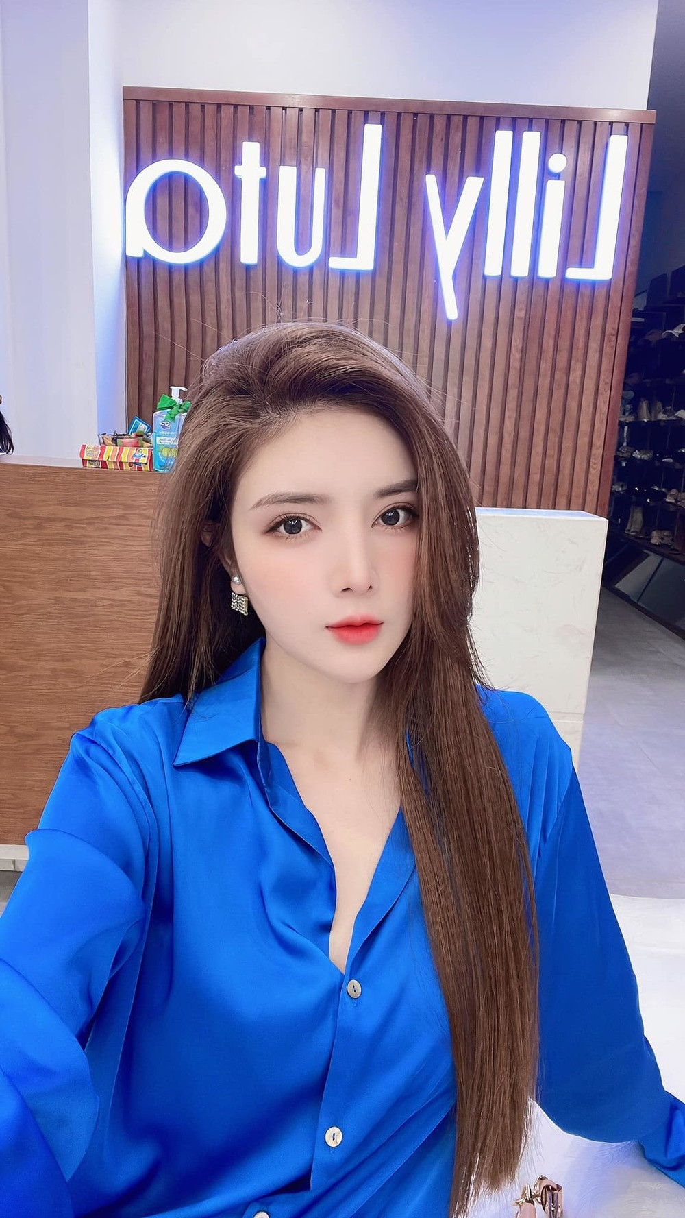 Chia sẻ về diện mạo mới, cựu hot girl 9x hài lòng cho biết: "Ngoại hình thay đổi, nhiều người bảo tôi lột xác luôn cả thần thái và khí chất. Thực sự khi vẻ ngoài hoàn hảo hơn, cuộc sống của tôi dường như cũng may mắn hơn. Tôi được mời tham gia nhiều dự án phim, quảng cáo".