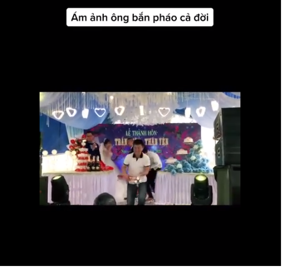 Tuy nhiên, nhiều người cho rằng, dù không biết vô tình hay cố ý nhưng hành động bắn pháo dây kim tuyến như trong đoạn clip phản ánh là không nên.