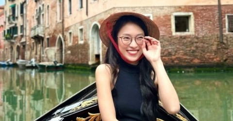 Đặc biệt, nhắc đến Khánh Vy, người hâm mộ không khỏi ấn tượng clip cô nàng này từng nói 7 thứ tiếng khi còn ngồi trên ghế nhà trường trung học.