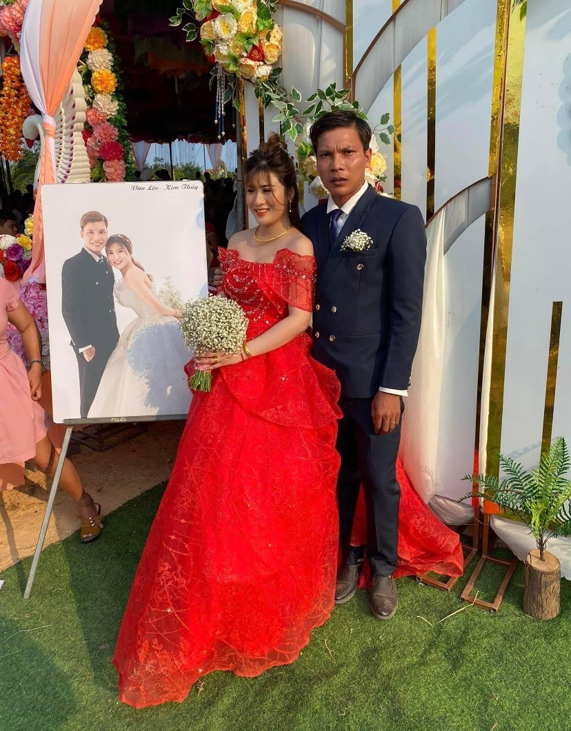 Phạm Văn Lộc – còn được gọi là Lộc Fuho là hiện tượng mạng gây sốt với những màn hướng dẫn đóng gạch, xây nhà cho những ai cần và tự xưng là "thầy" với netizen.