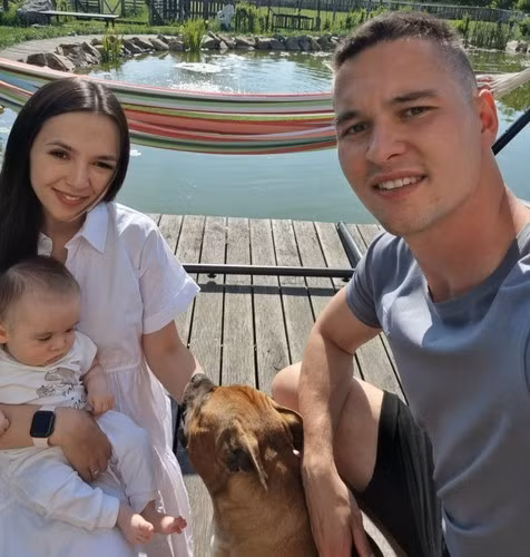 Aneta sở hữu gương mặt xinh đẹp, vóc dáng nhỏ nhắn. Cô nàng được nhận xét là một trong những nàng WAG xinh đẹp nhất làng bóng đá Việt Nam